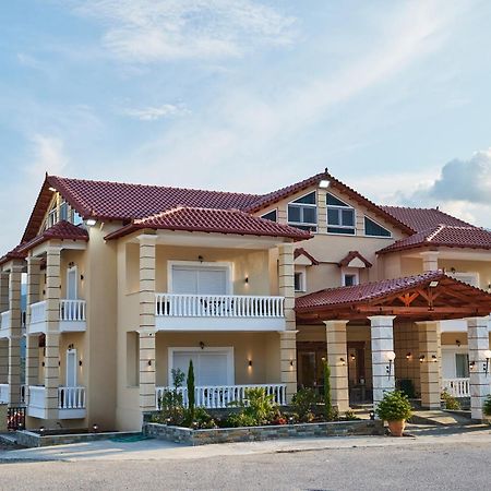 Famissi Suites 2 Kalampáka Buitenkant foto