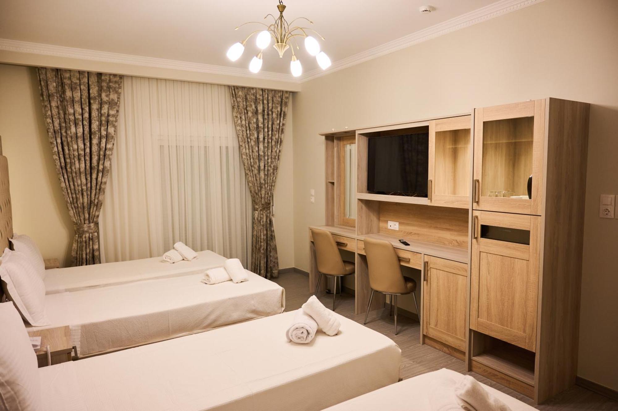 Famissi Suites 2 Kalampáka Buitenkant foto