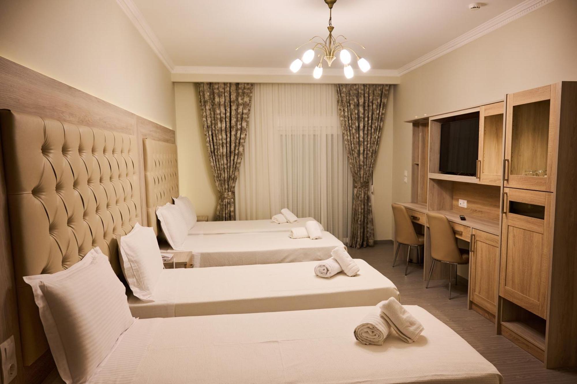 Famissi Suites 2 Kalampáka Buitenkant foto