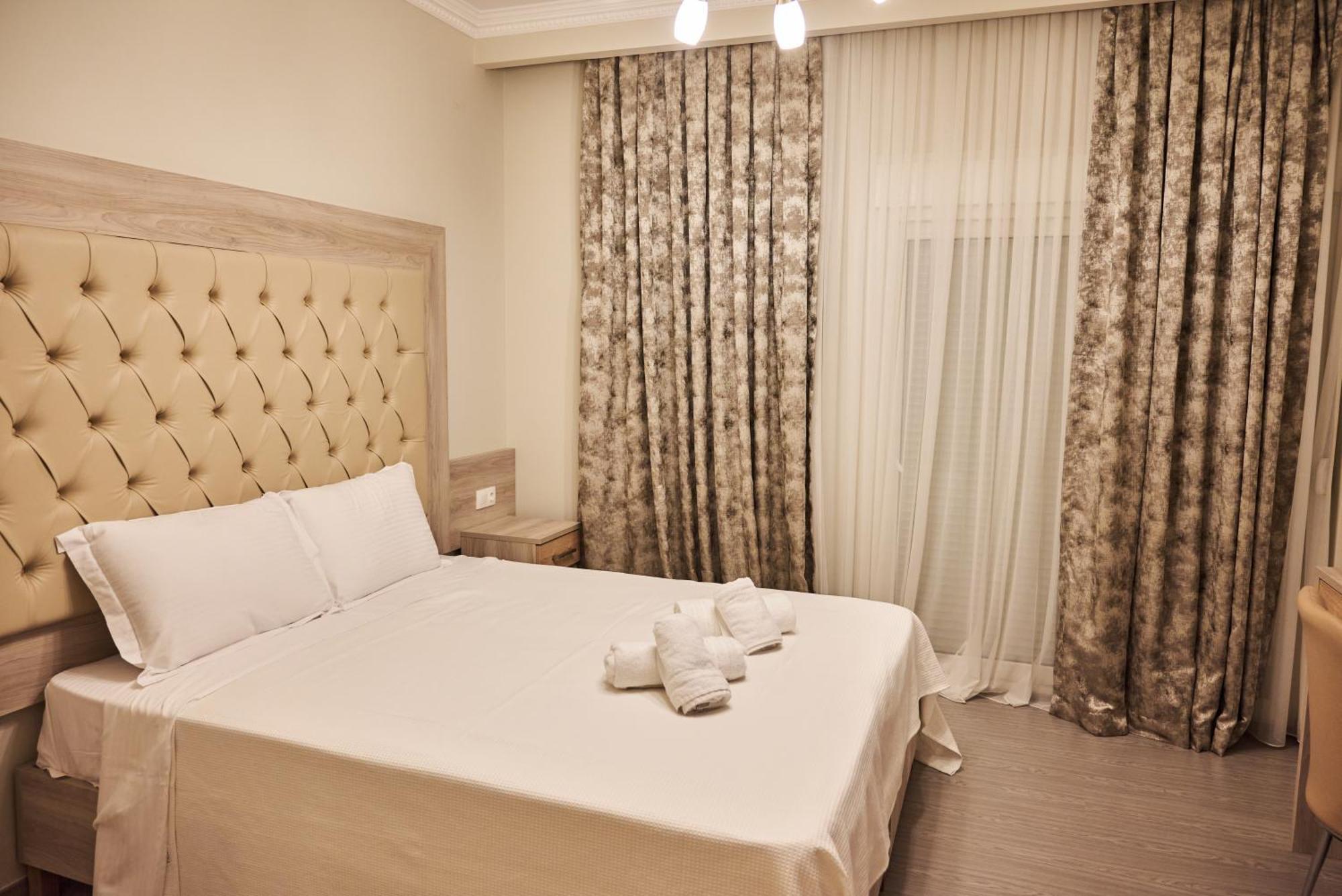 Famissi Suites 2 Kalampáka Buitenkant foto