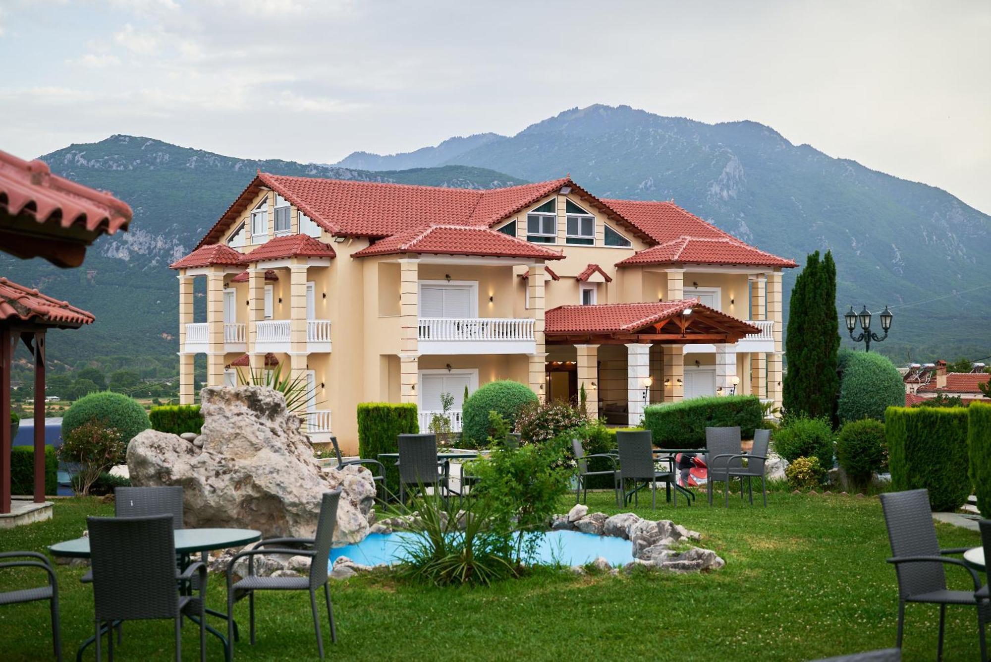 Famissi Suites 2 Kalampáka Buitenkant foto