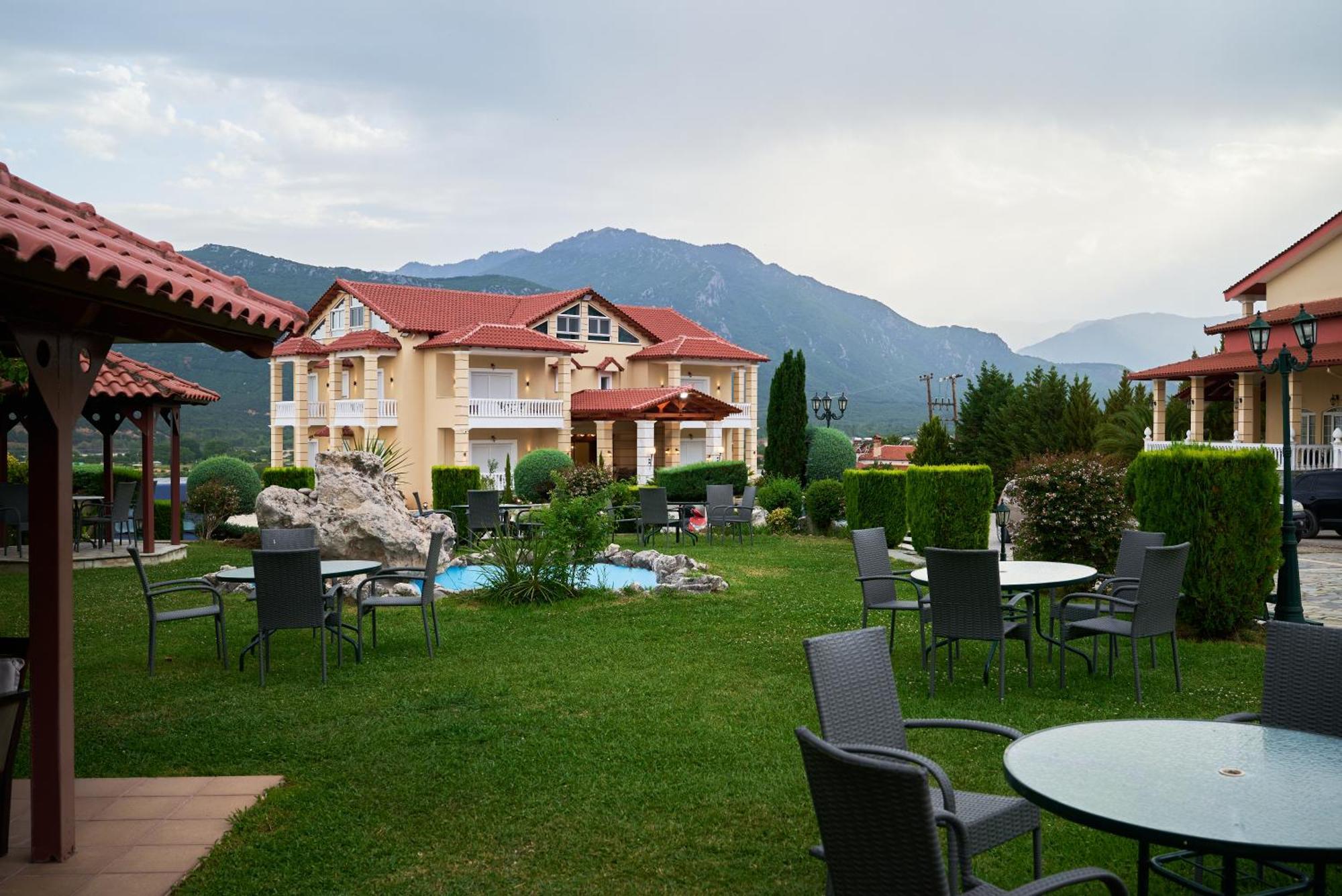 Famissi Suites 2 Kalampáka Buitenkant foto