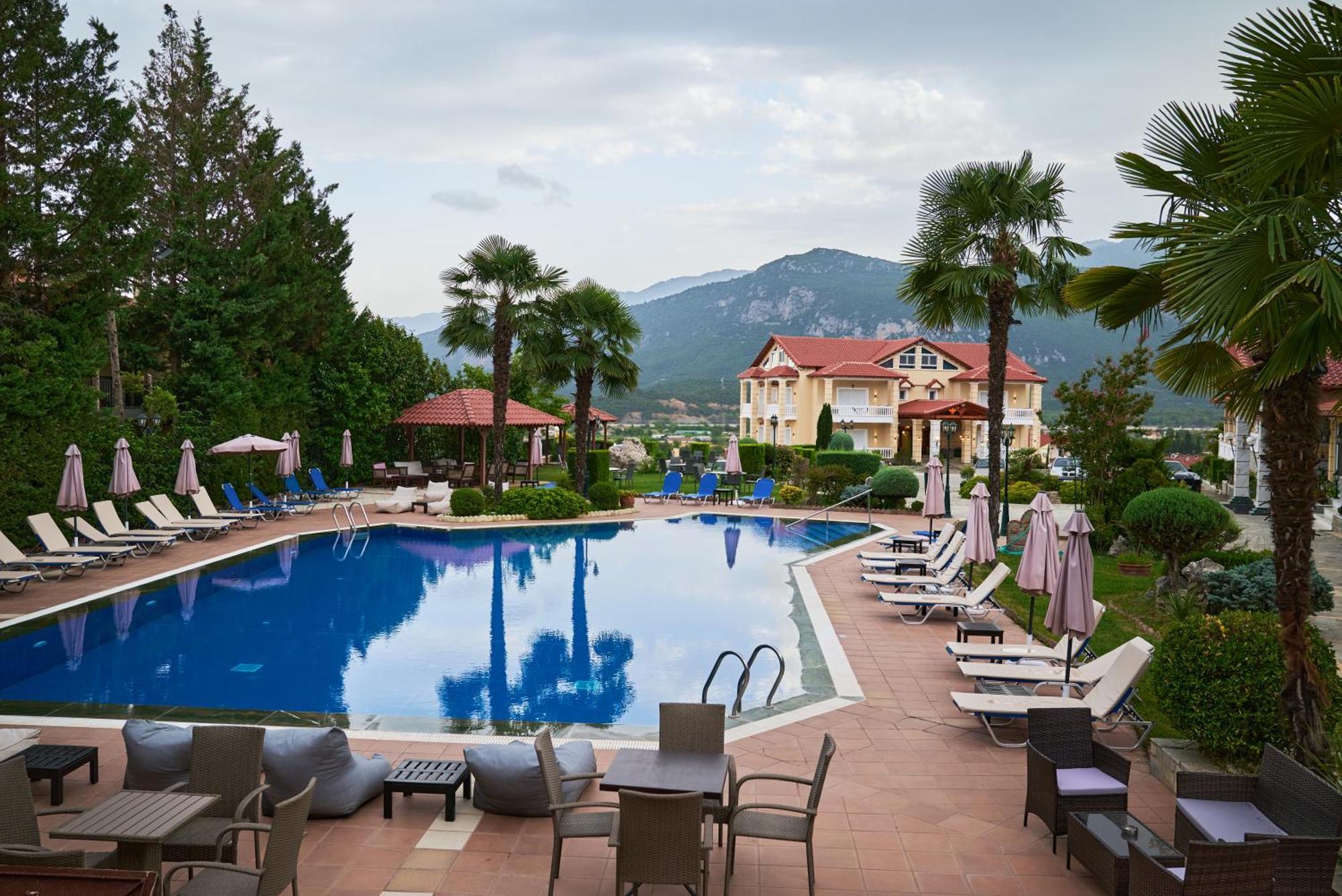 Famissi Suites 2 Kalampáka Buitenkant foto